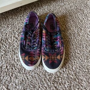 Vans Low-Top Sneakers – Multicolor Tribal Print (Women’s 8 / Men’s 6.5)